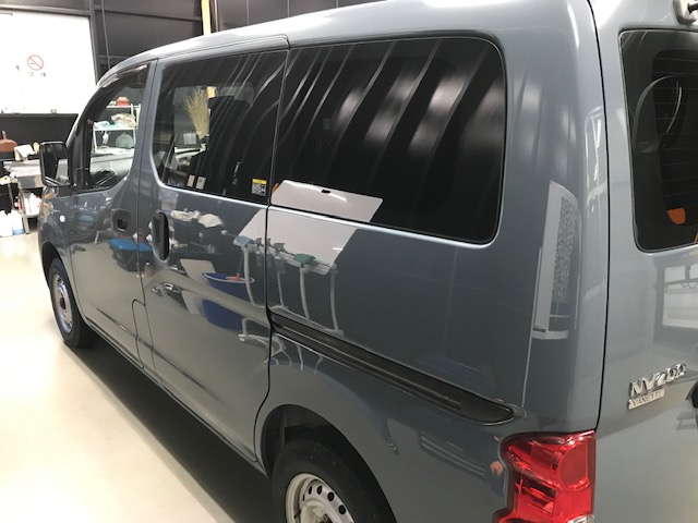 NV200バネット　ガラス交換